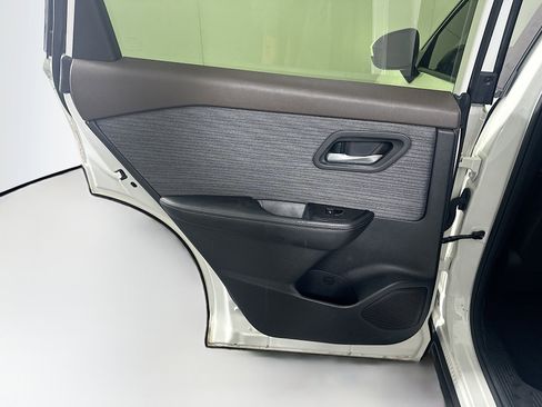 Used 2023 Nissan Rogue SV image 25