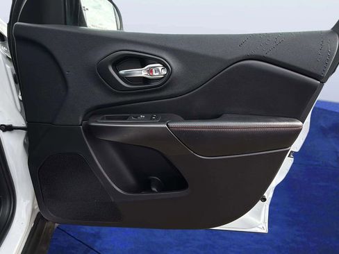 Used 2019 Jeep Cherokee Trailhawk image 19