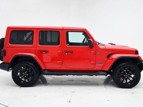 Used 2025 Jeep Wrangler Unlimited Sahara AWD/4WD image 3