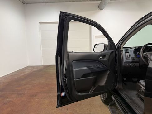 Used 2022 Chevrolet Colorado Z71 w/ Z71 Midnight Edition AWD/4WD image 59