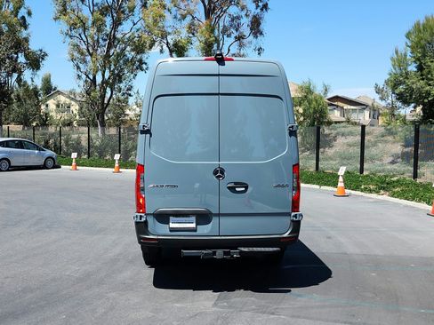 Used 2024 Mercedes-Benz Sprinter 2500 image 3