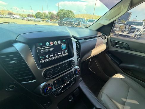 Used 2019 Chevrolet Tahoe LT w/ Luxury Package AWD/4WD image 13