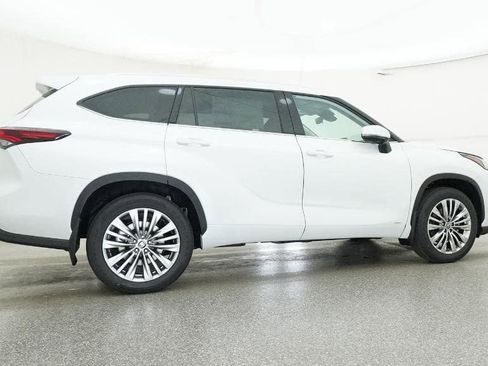 New 2026 Toyota Highlander Platinum image 26