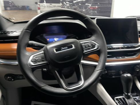 Used 2023 Jeep Compass Limited AWD/4WD image 3