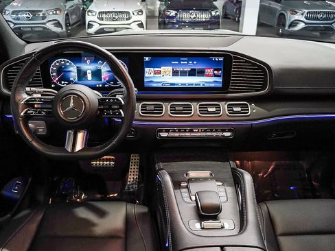 Used 2025 Mercedes-Benz GLS 450 4MATIC image 12