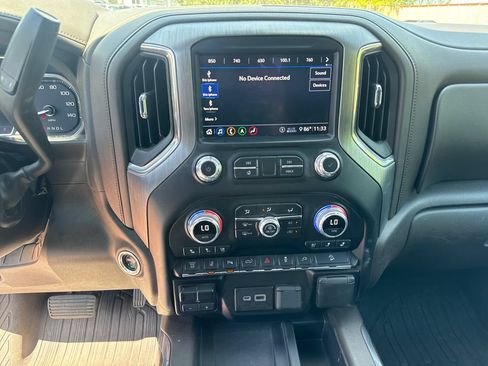 Used 2020 GMC Sierra 2500 Denali w/ Denali Ultimate Package AWD/4WD image 18