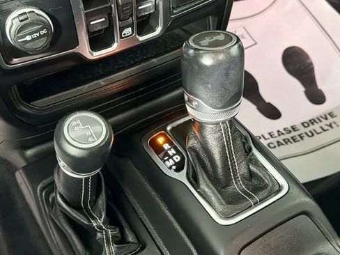 Used 2021 Jeep Wrangler Unlimited Sahara w/ Uconnect 4C Nav & Sound Group AWD/4WD image 17