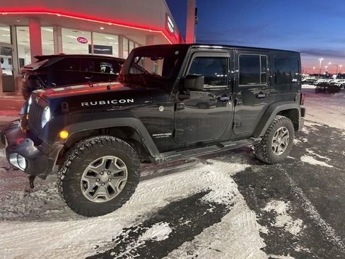 Used 2018 Jeep Wrangler Unlimited Rubicon w/ Cold Weather Group image 1