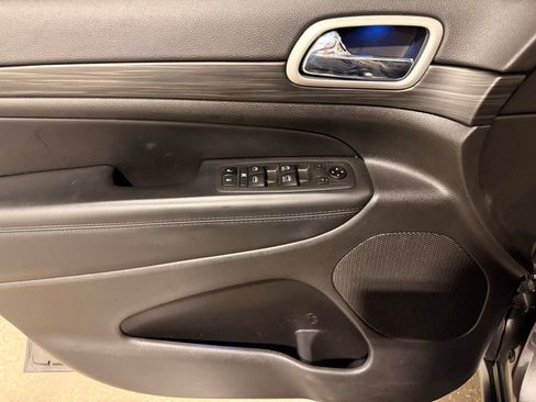 Used 2021 Jeep Grand Cherokee Laredo X RWD image 12