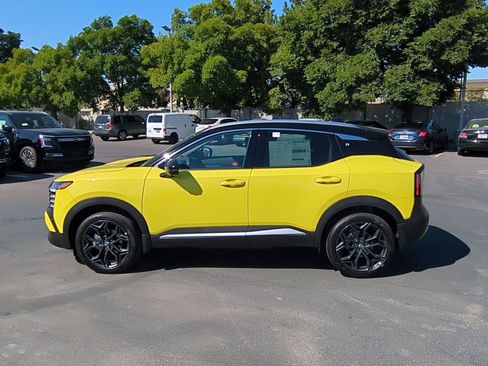 New 2025 Nissan Kicks SR w/ SR Premium Package image 9