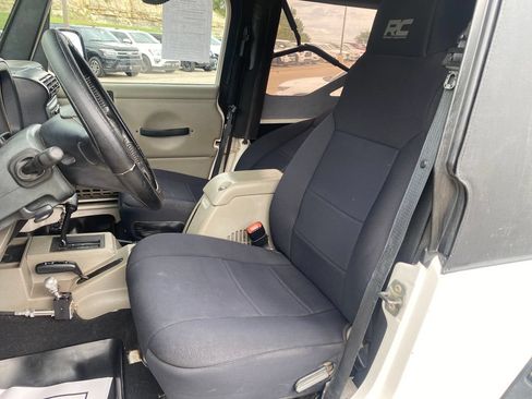 Used 2005 Jeep Wrangler Unlimited AWD/4WD image 32