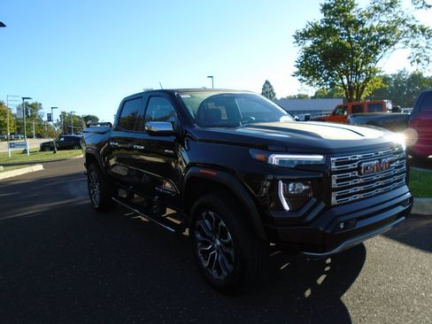 Used 2025 GMC Canyon Denali AWD/4WD image 2