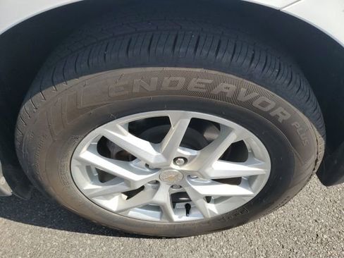 Used 2023 Chevrolet Equinox LT w/ LPO, Floor Liner Package image 17