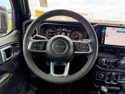 Used 2024 Jeep Wrangler Unlimited Sahara AWD/4WD image 9