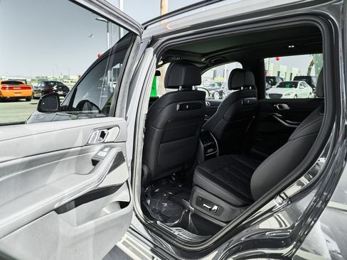 Used 2025 BMW X7 xDrive40i w/ M Sport Package AWD/4WD image 13
