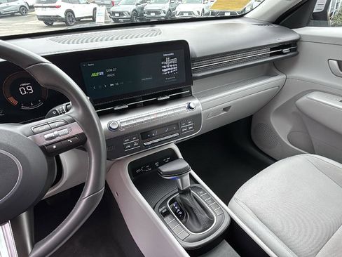 Used 2025 Hyundai Kona SEL AWD/4WD image 20