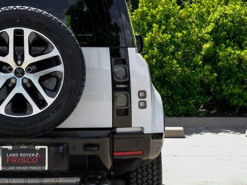 Used 2025 Land Rover Defender 110 V8 AWD/4WD image 59