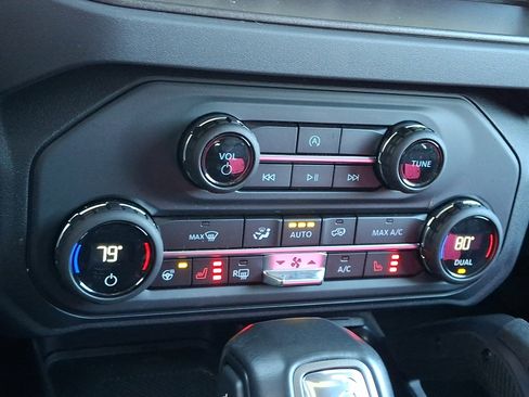 Used 2025 Ford Bronco Badlands image 18