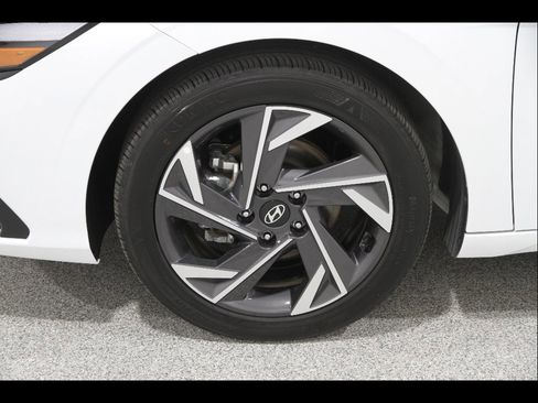 Certified 2025 Hyundai Elantra Sport FWD image 20