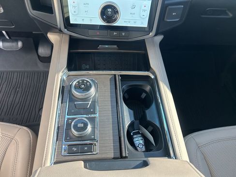 Used 2022 Ford Expedition Max Limited image 15