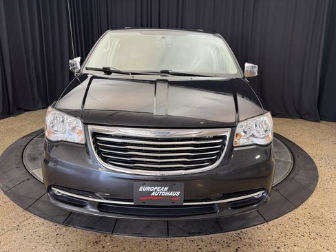 Used 2013 Chrysler Town & Country Touring-L FWD image 12