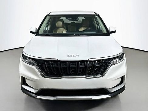 Used 2023 Kia Carnival LX FWD image 2