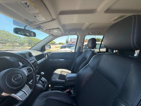 Used 2016 Jeep Compass Latitude FWD image 14