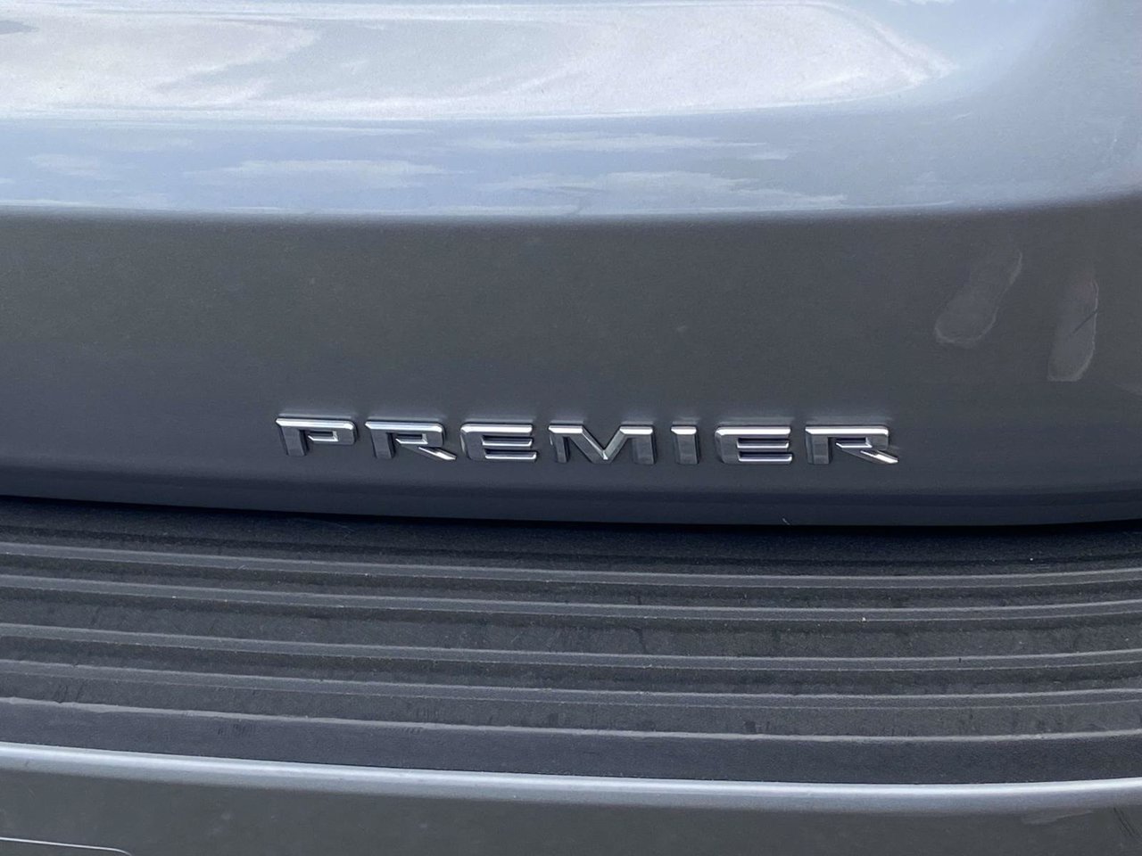 Used 2024 Chevrolet Suburban Premier RWD image 11
