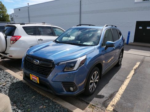 Used 2023 Subaru Forester Limited AWD/4WD image 2