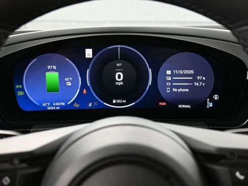 Certified 2025 Porsche Macan 4 Electric image 18