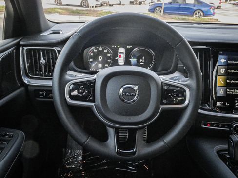 Used 2022 Volvo S60 T8 R-Design image 18