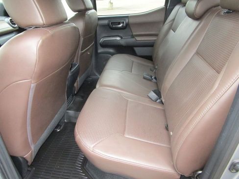 Used 2017 Toyota Tacoma Limited image 21