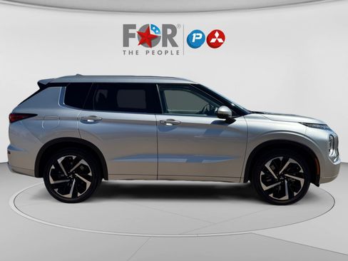Used 2023 Mitsubishi Outlander SEL FWD image 6
