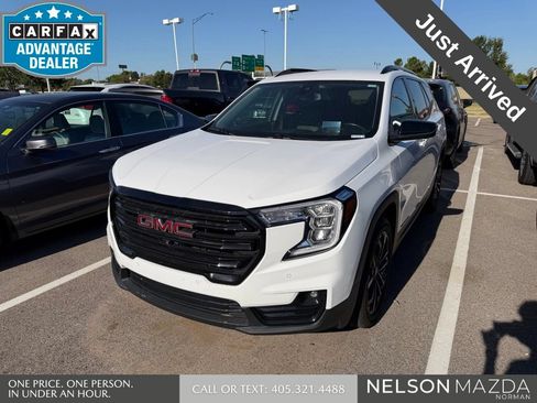 Used 2022 GMC Terrain SLT w/ Infotainment Package II FWD image 1