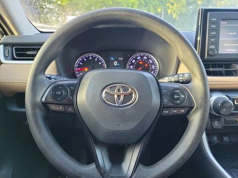 Used 2019 Toyota RAV4 XLE FWD image 14