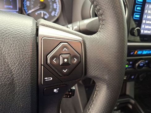 Certified 2017 Toyota Tacoma TRD Sport image 18