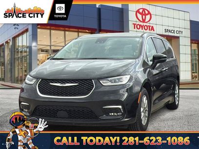 Used 2023 Chrysler Pacifica Touring-L