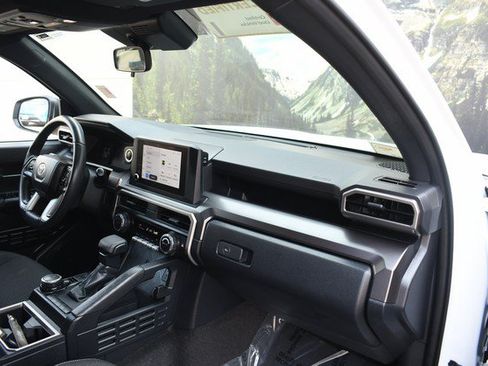 Certified 2025 Toyota 4Runner SR5 AWD/4WD image 24