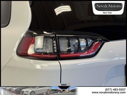 Used 2022 Jeep Cherokee Trailhawk image 10