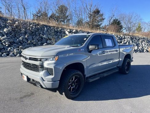 Used 2025 Chevrolet Silverado 1500 RST w/ Convenience Package II image 3