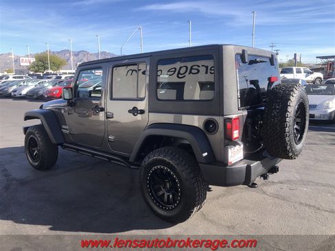Used 2017 Jeep Wrangler Unlimited Sport w/ Quick Order Package 24S AWD/4WD image 6