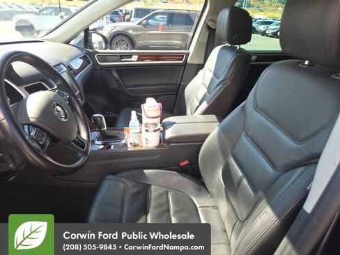 Used 2014 Volkswagen Touareg TDI AWD/4WD image 15