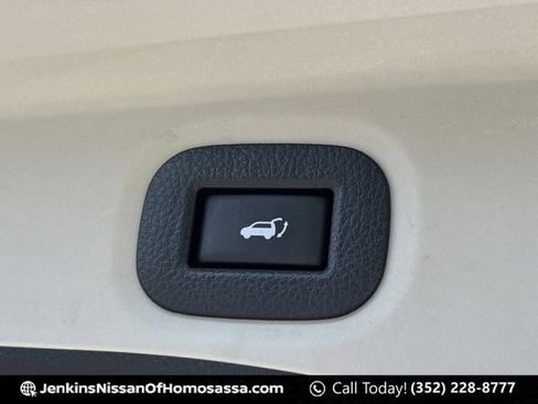 Used 2019 Nissan Rogue SV FWD image 18
