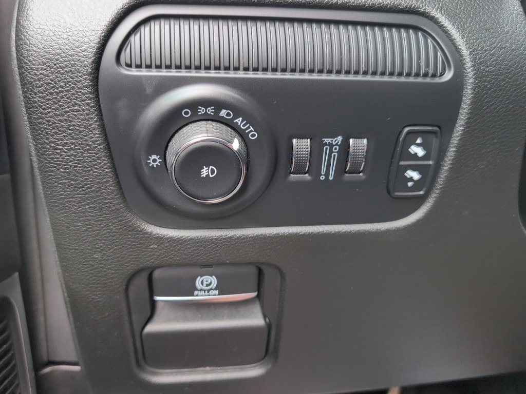 Used 2024 Jeep Wagoneer L Series III w/ Flexible Seating Group AWD/4WD image 25