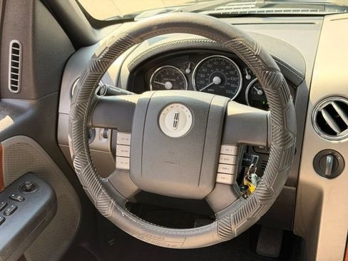 Used 2006 Lincoln Mark LT 4x4 image 19