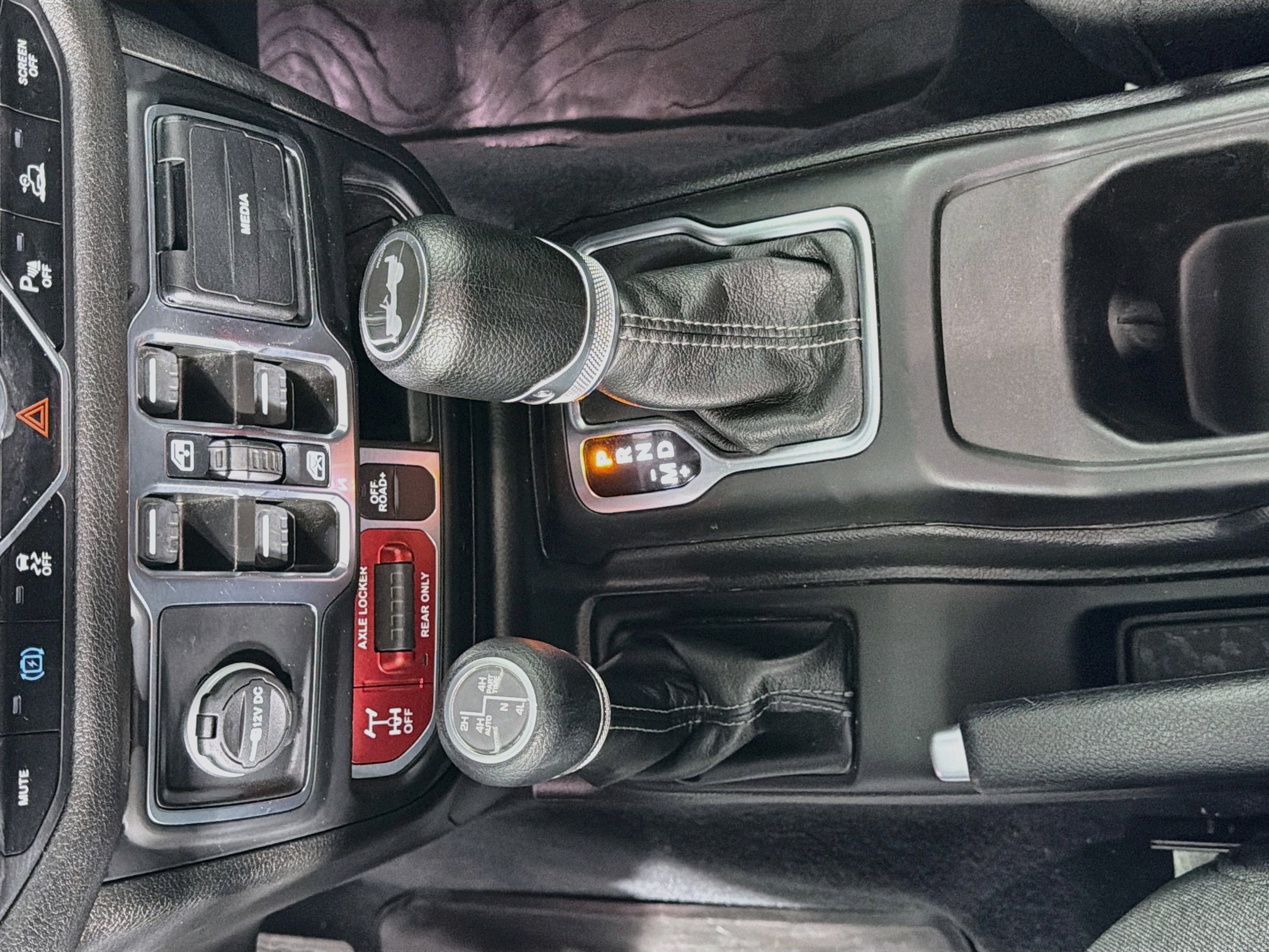 Used 2024 Jeep Wrangler Unlimited AWD/4WD image 24