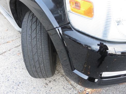 Used 2010 Ford Explorer XLT image 28