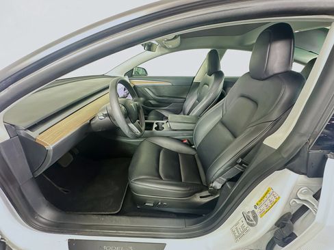 Used 2023 Tesla Model 3 Standard Range image 13