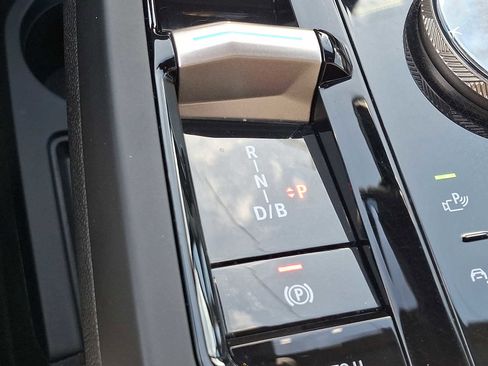 Used 2024 BMW iX xDrive50 w/ Premium Package image 15