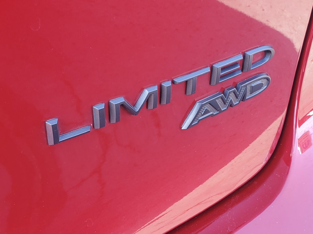 Used 2025 Chrysler Pacifica Limited AWD/4WD image 32